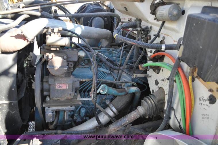 image for item A5713 1993 International 4900 boring support truck