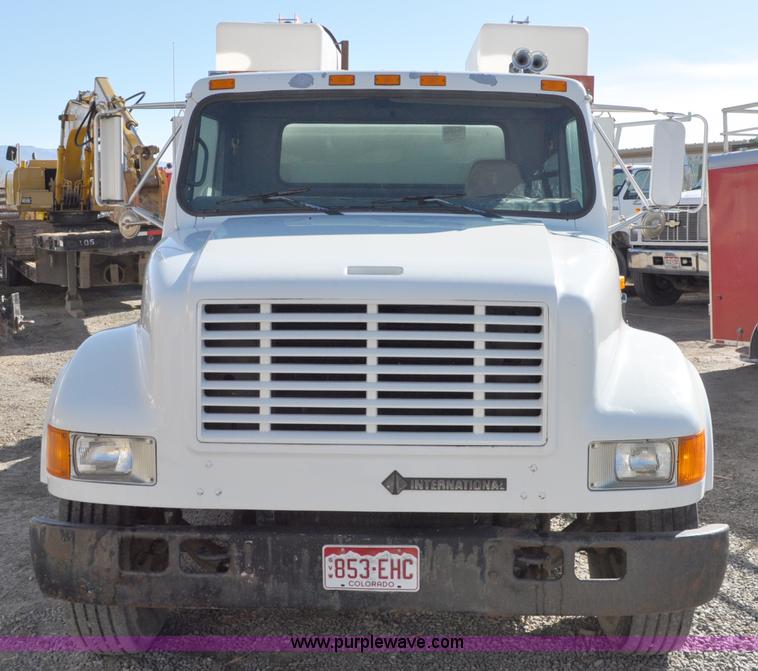 image for item A5713 1993 International 4900 boring support truck