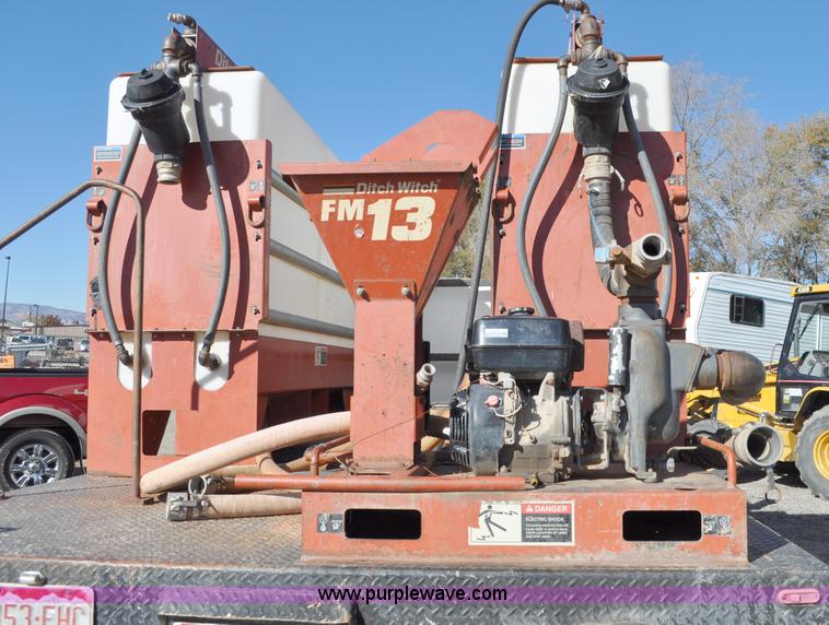 image for item A5713 1993 International 4900 boring support truck