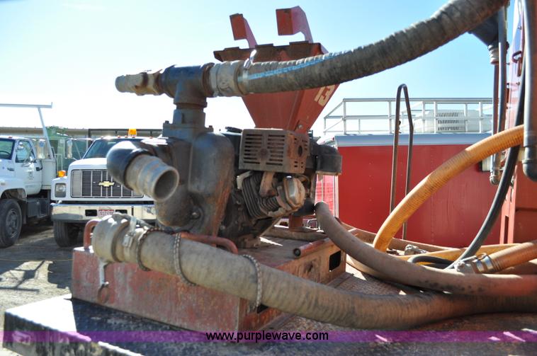 image for item A5713 1993 International 4900 boring support truck