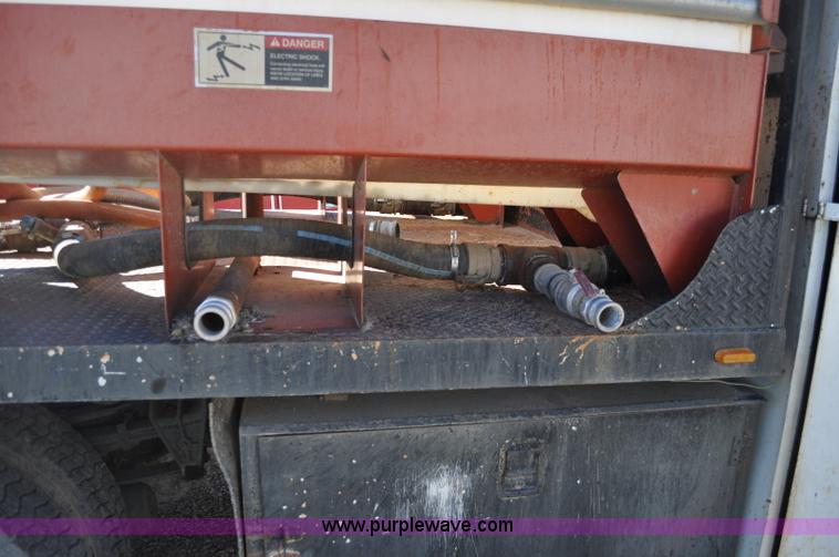 image for item A5713 1993 International 4900 boring support truck