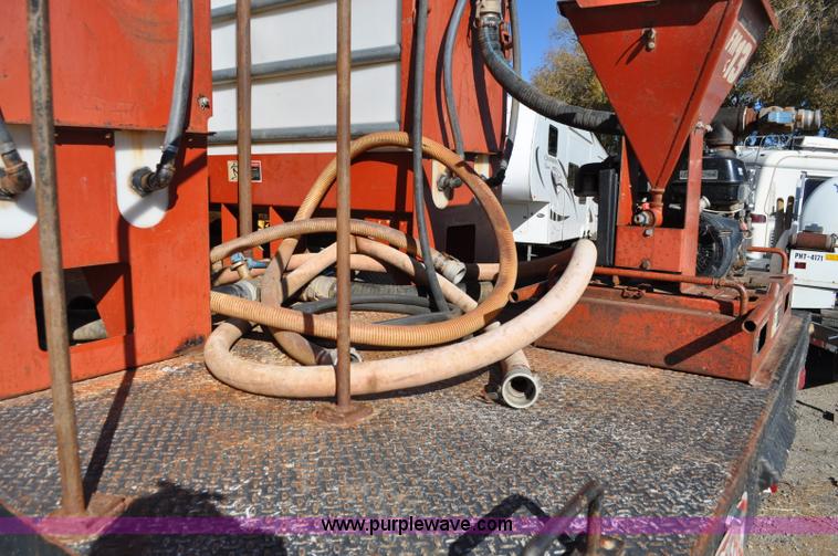 image for item A5713 1993 International 4900 boring support truck