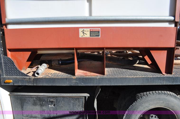 image for item A5713 1993 International 4900 boring support truck