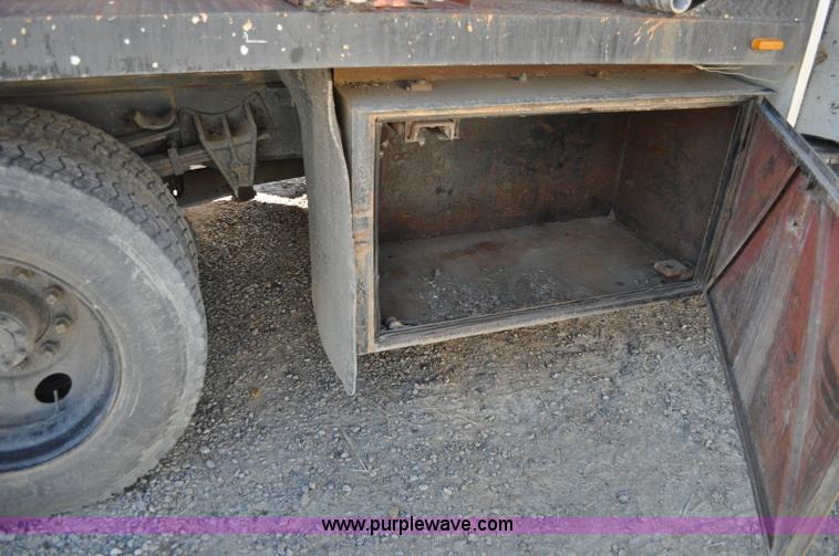 image for item A5713 1993 International 4900 boring support truck