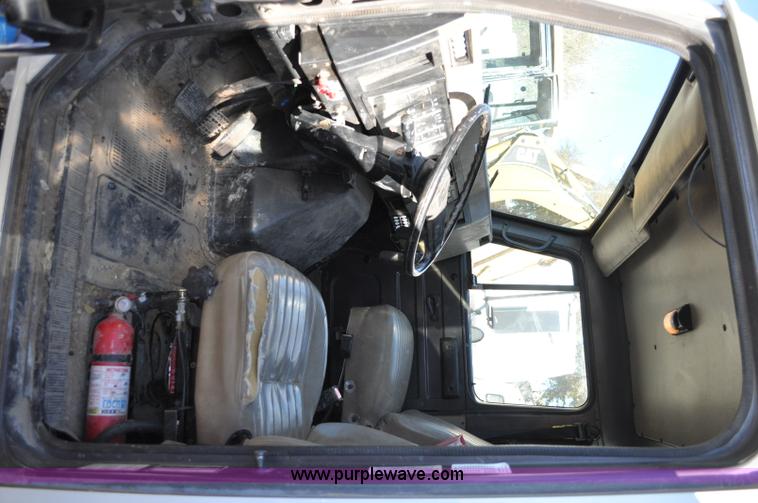 image for item A5713 1993 International 4900 boring support truck