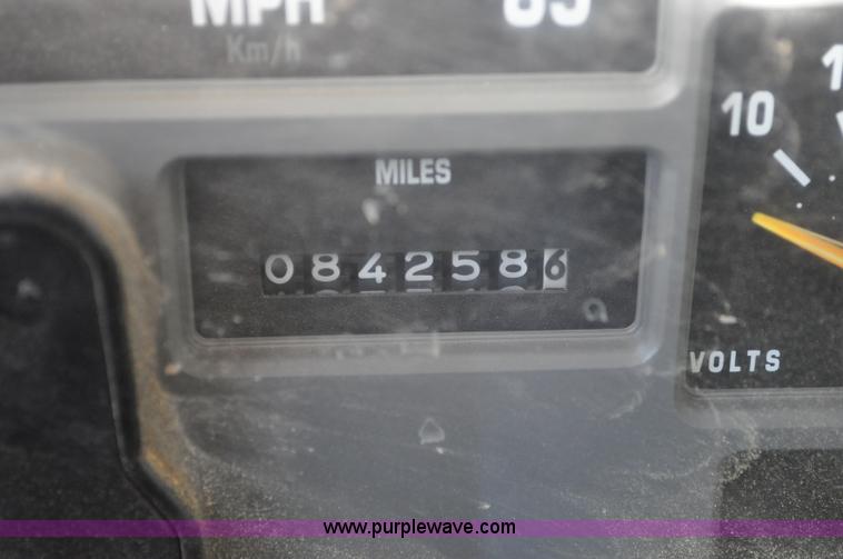 image for item A5713 1993 International 4900 boring support truck