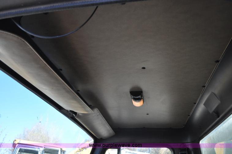 image for item A5713 1993 International 4900 boring support truck