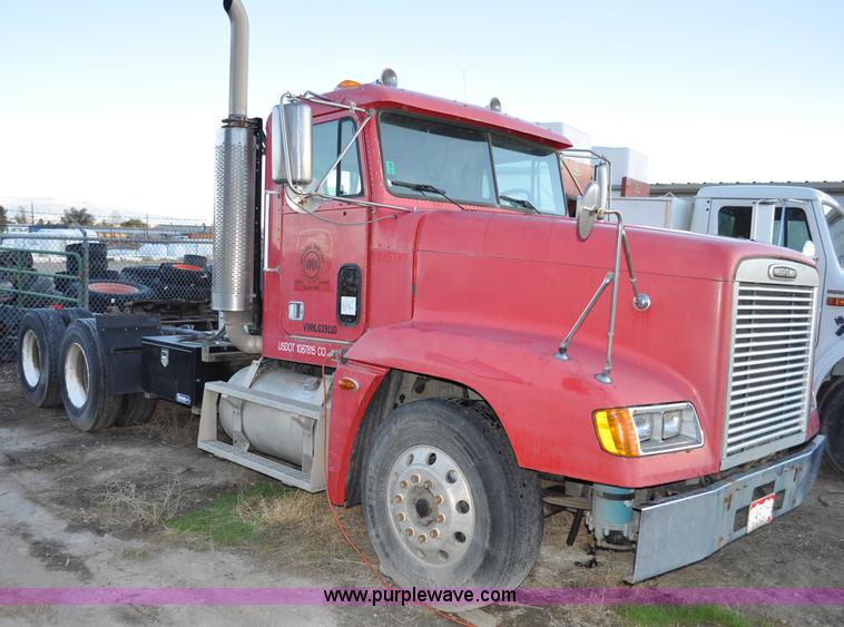 image for item A5714 2000 Freightliner FLD semi truck