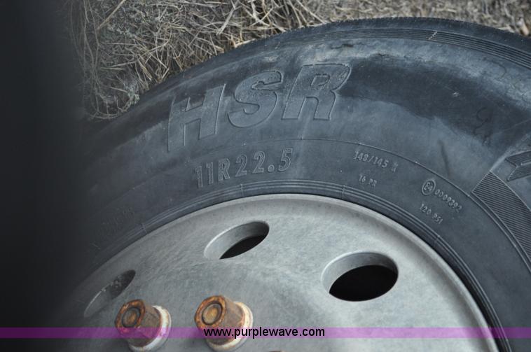 image for item A5714 2000 Freightliner FLD semi truck