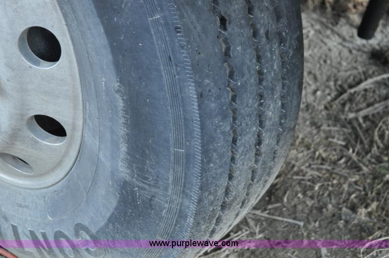 image for item A5714 2000 Freightliner FLD semi truck