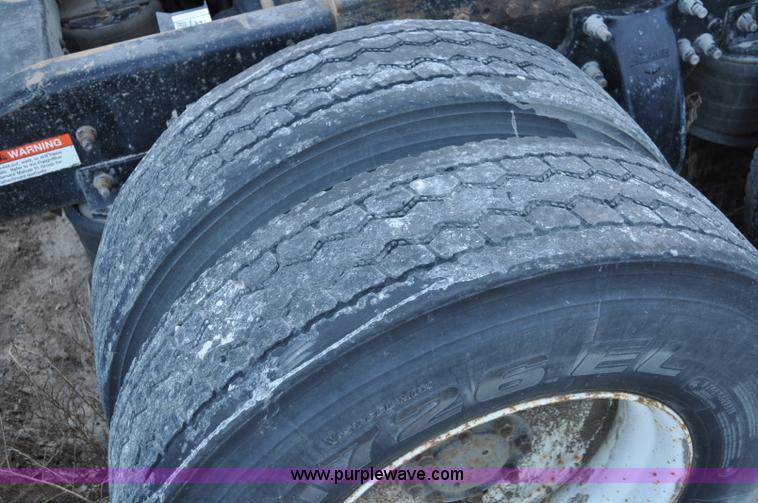 image for item A5714 2000 Freightliner FLD semi truck