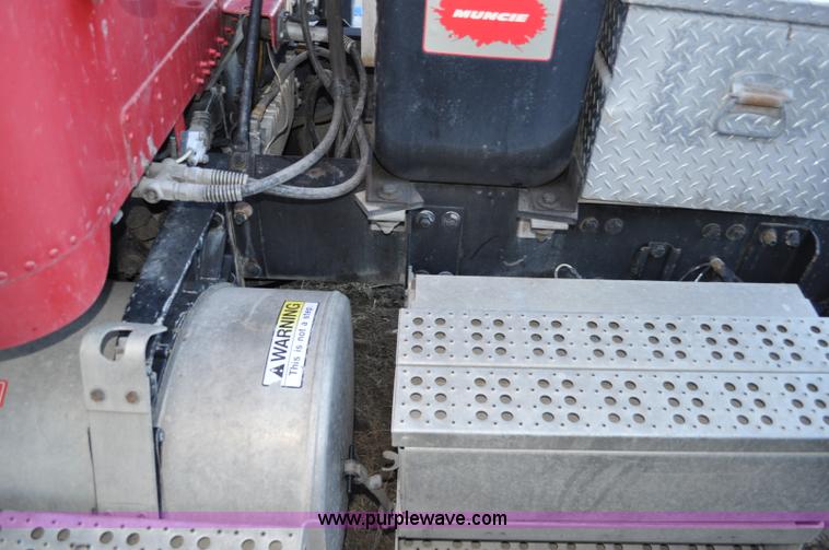 image for item A5714 2000 Freightliner FLD semi truck