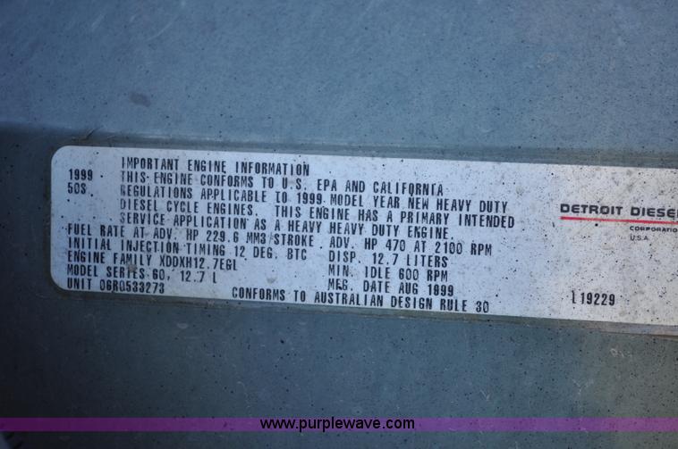 image for item A5714 2000 Freightliner FLD semi truck