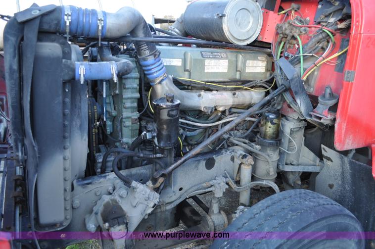 image for item A5714 2000 Freightliner FLD semi truck