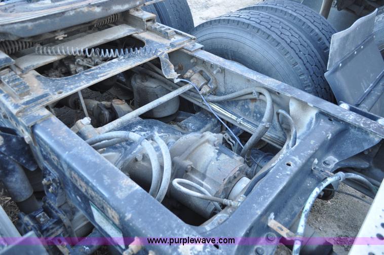 image for item A5714 2000 Freightliner FLD semi truck