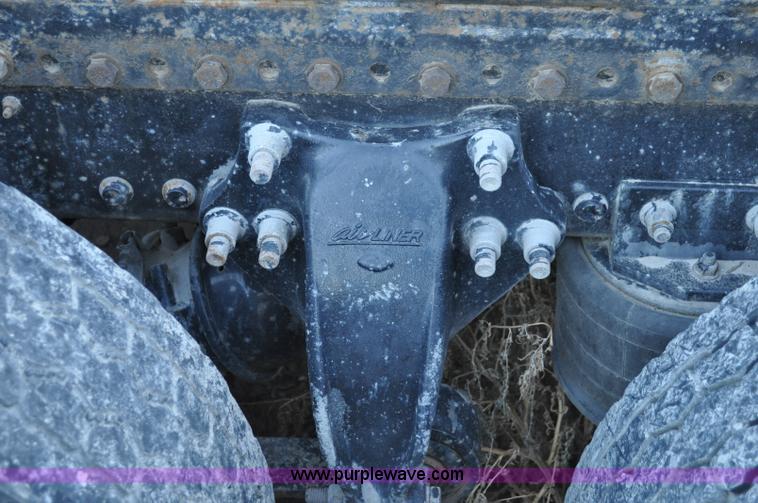 image for item A5714 2000 Freightliner FLD semi truck