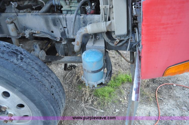 image for item A5714 2000 Freightliner FLD semi truck