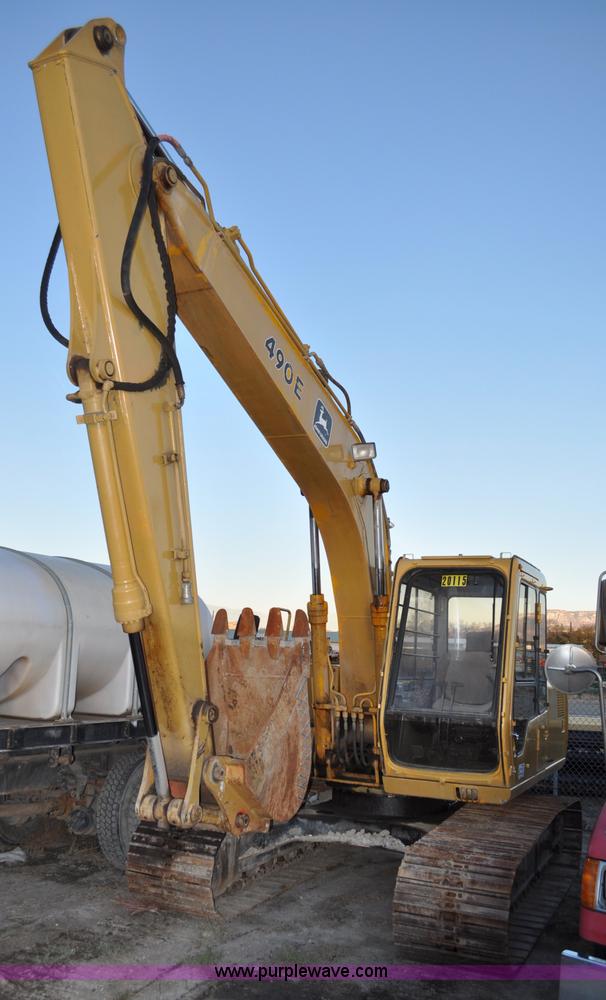 image for item A5715 1992 John Deere 490E excavator