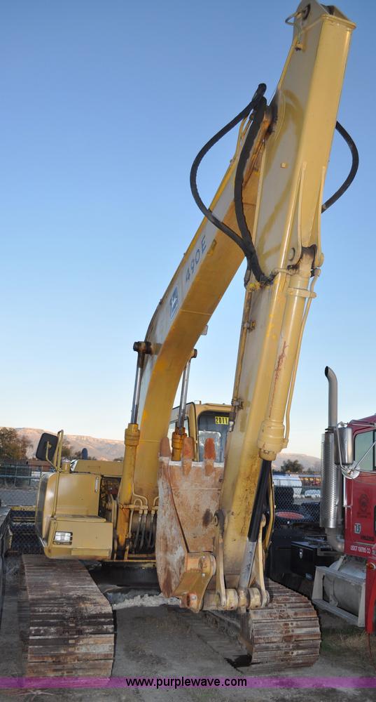 image for item A5715 1992 John Deere 490E excavator