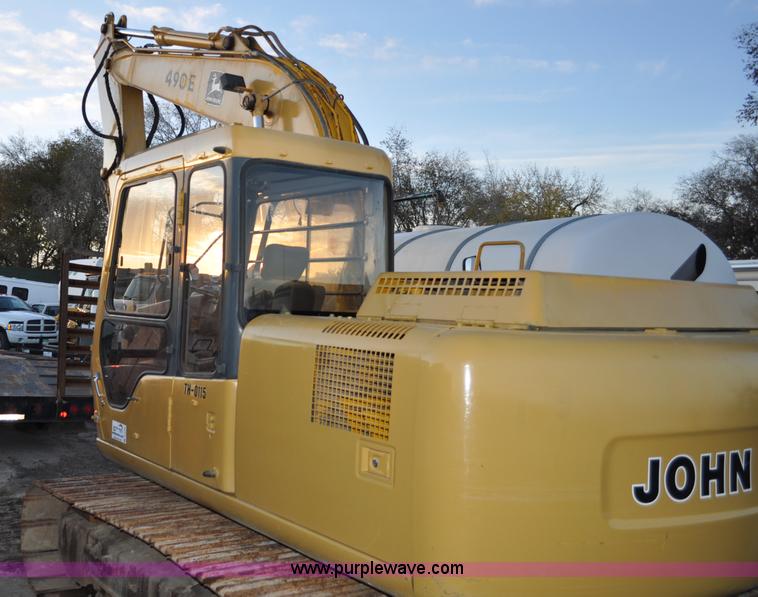 image for item A5715 1992 John Deere 490E excavator