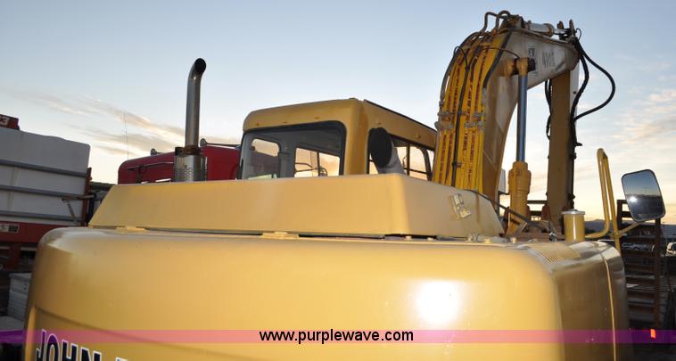 image for item A5715 1992 John Deere 490E excavator