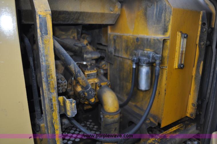 image for item A5715 1992 John Deere 490E excavator