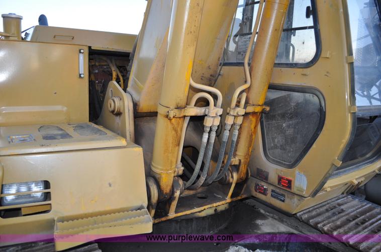 image for item A5715 1992 John Deere 490E excavator