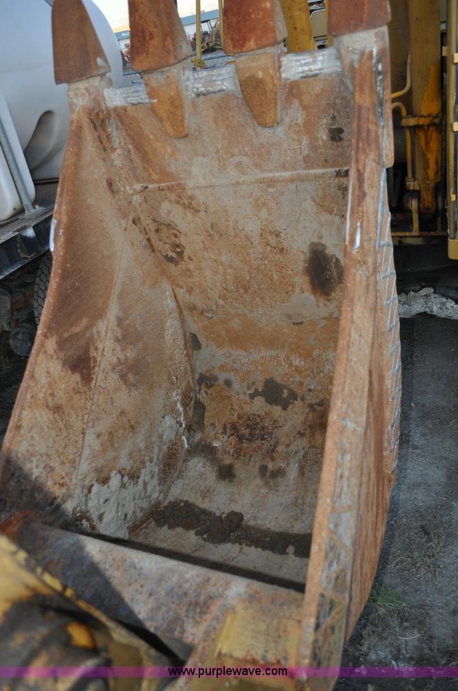 image for item A5715 1992 John Deere 490E excavator