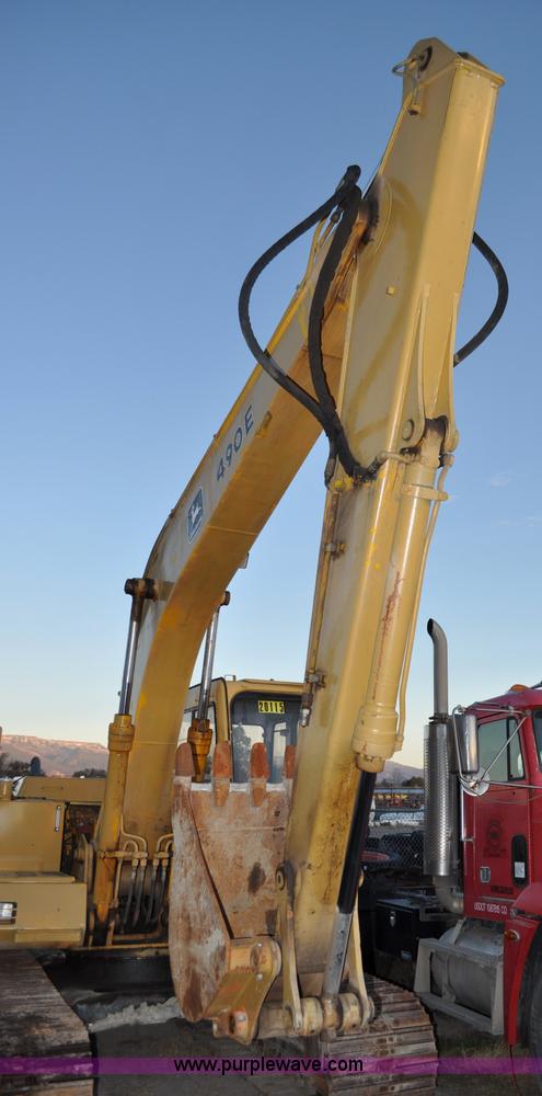 image for item A5715 1992 John Deere 490E excavator