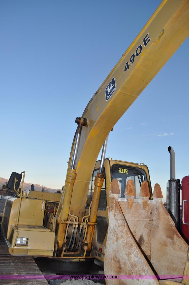 image for item A5715 1992 John Deere 490E excavator