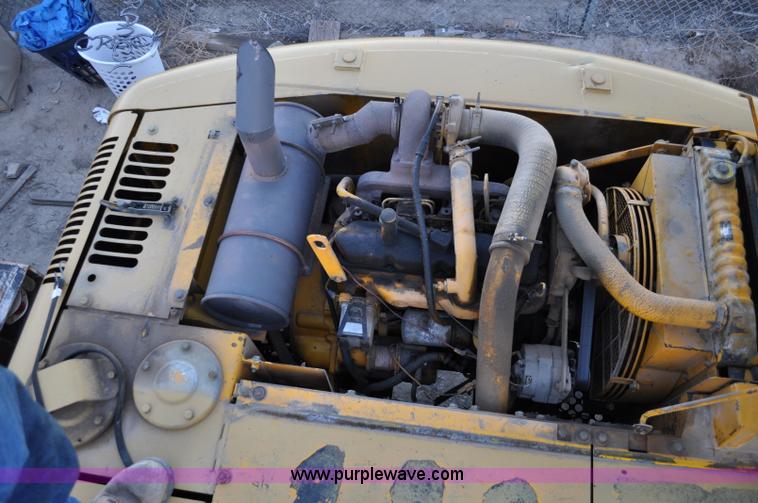 image for item A5715 1992 John Deere 490E excavator