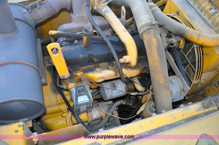 image for item A5715 1992 John Deere 490E excavator