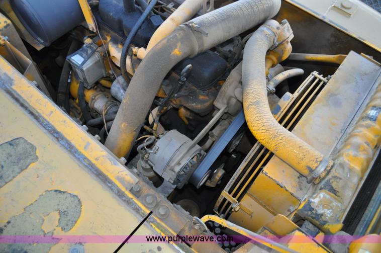 image for item A5715 1992 John Deere 490E excavator