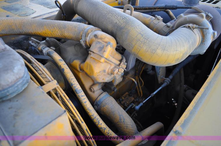 image for item A5715 1992 John Deere 490E excavator