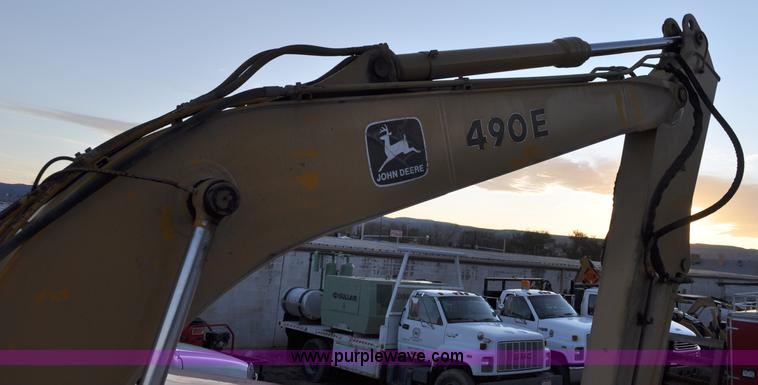 image for item A5715 1992 John Deere 490E excavator