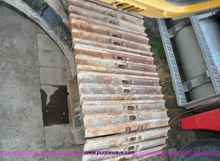 image for item A5715 1992 John Deere 490E excavator