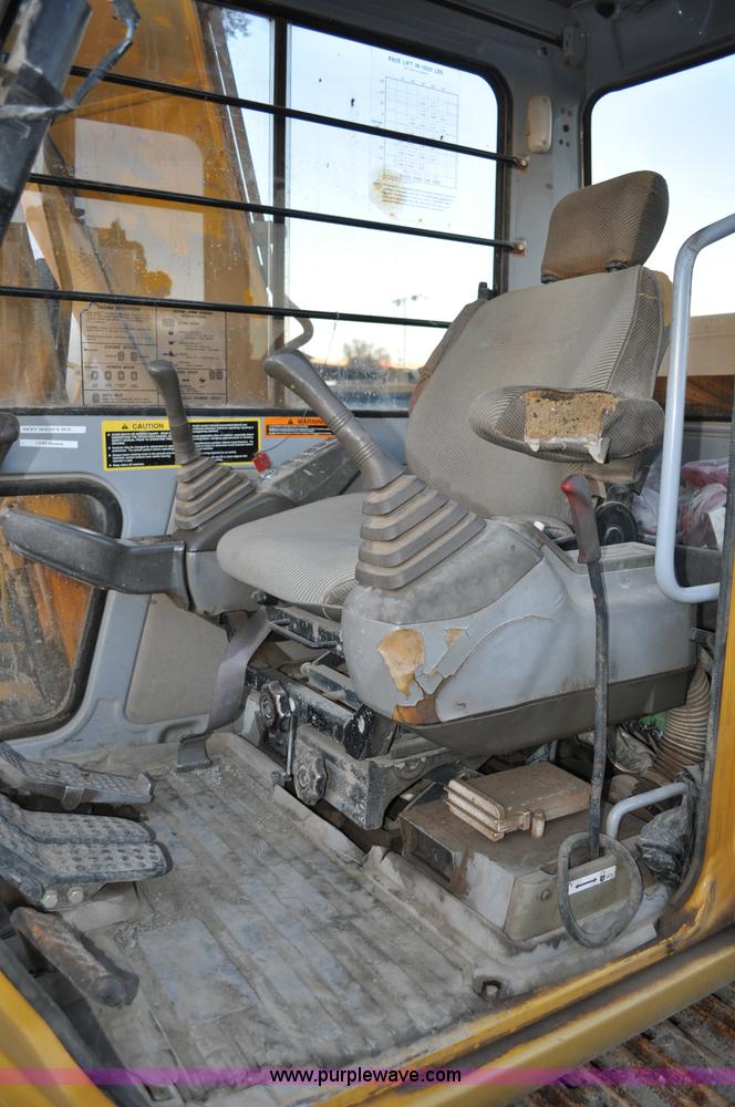 image for item A5715 1992 John Deere 490E excavator