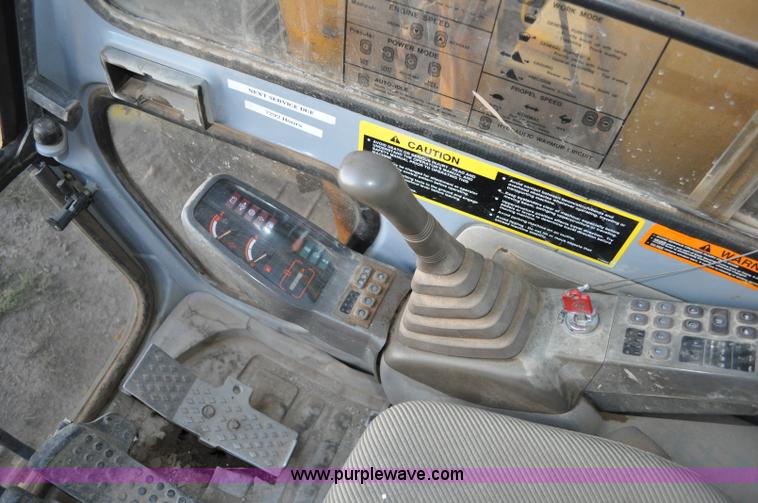 image for item A5715 1992 John Deere 490E excavator