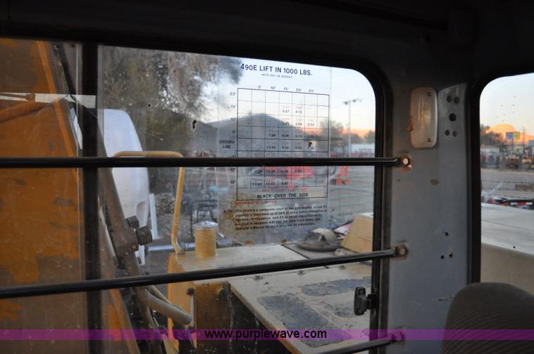 image for item A5715 1992 John Deere 490E excavator