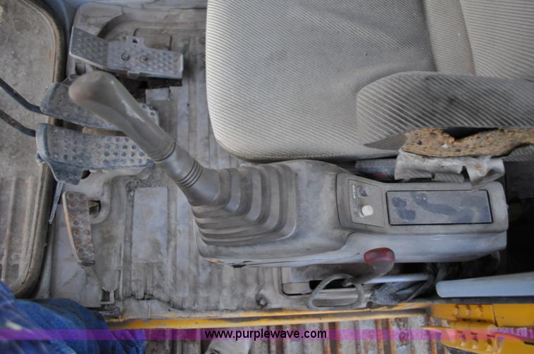 image for item A5715 1992 John Deere 490E excavator