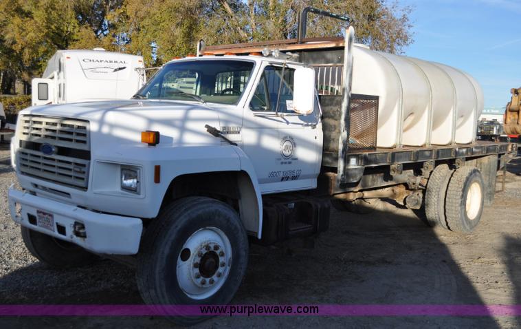 image for item A5717 1993 Ford F800 flatbed truck with tank
