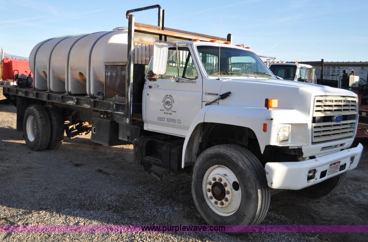 image for item A5717 1993 Ford F800 flatbed truck with tank