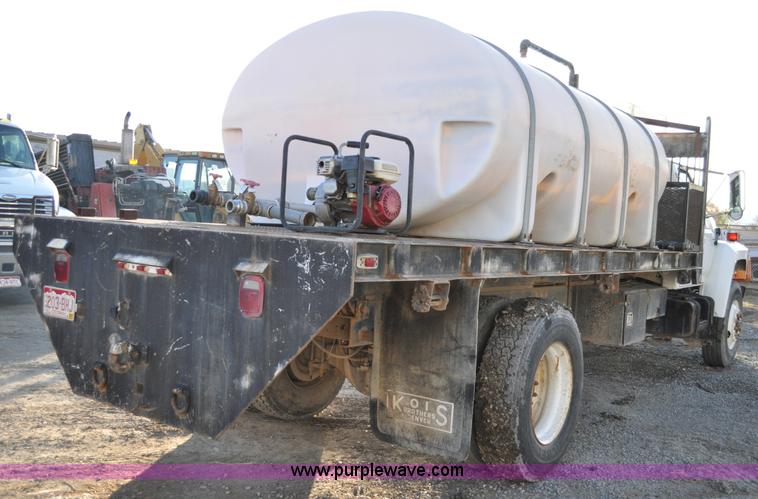 image for item A5717 1993 Ford F800 flatbed truck with tank