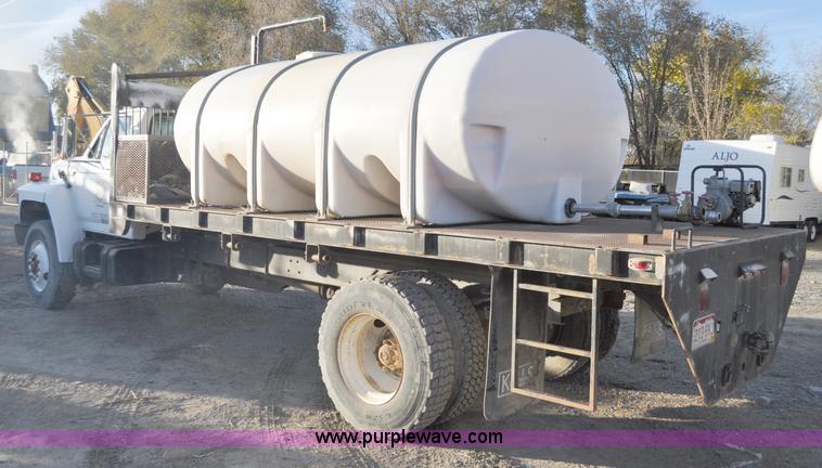 image for item A5717 1993 Ford F800 flatbed truck with tank