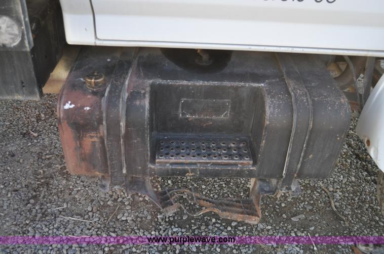 image for item A5717 1993 Ford F800 flatbed truck with tank