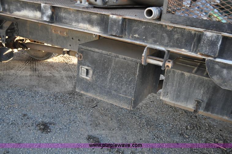 image for item A5717 1993 Ford F800 flatbed truck with tank