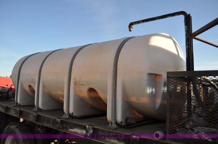 image for item A5717 1993 Ford F800 flatbed truck with tank