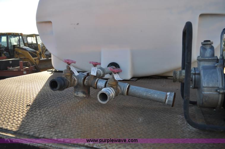 image for item A5717 1993 Ford F800 flatbed truck with tank