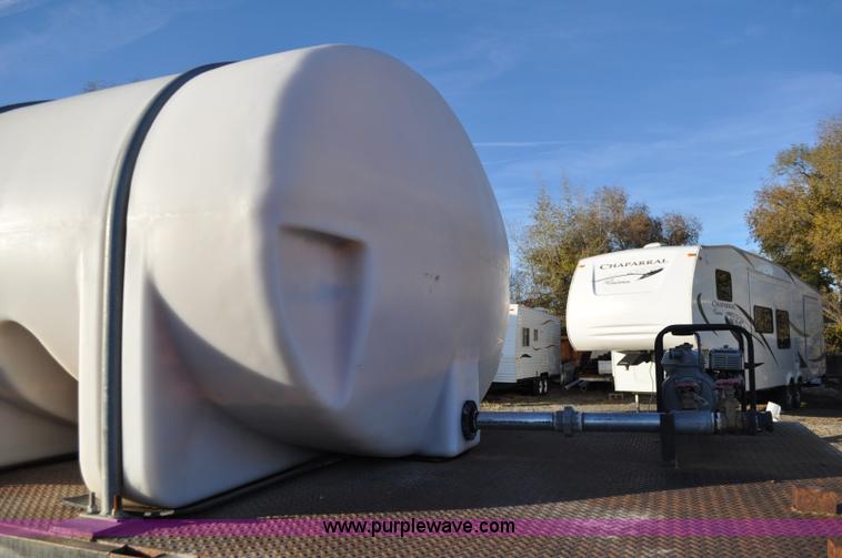 image for item A5717 1993 Ford F800 flatbed truck with tank