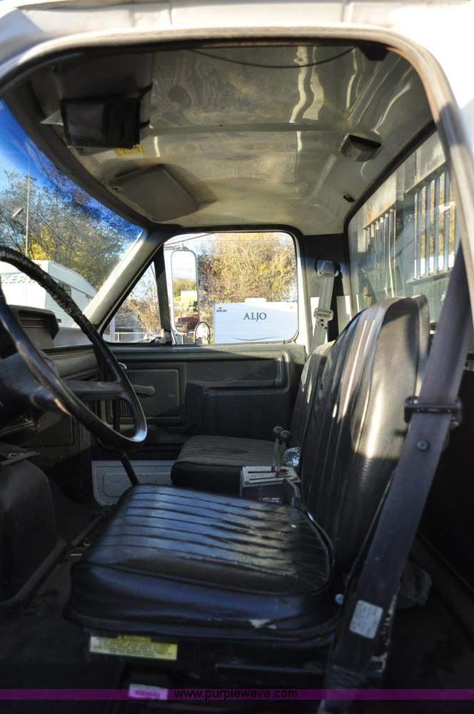image for item A5717 1993 Ford F800 flatbed truck with tank